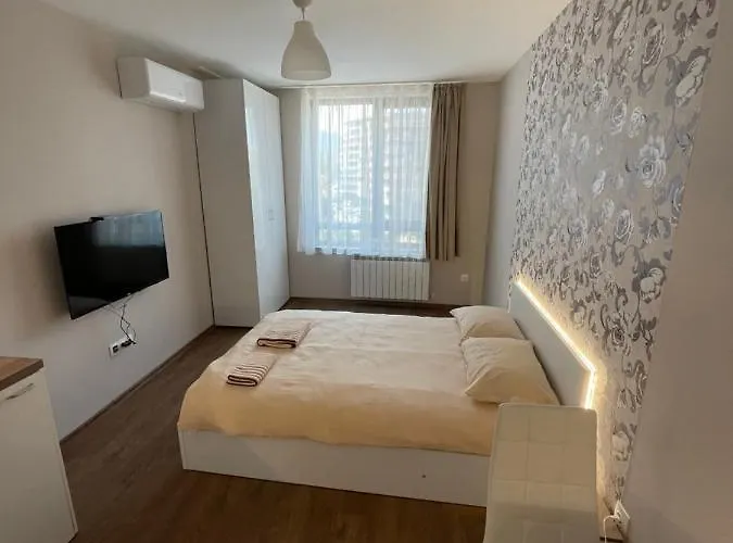 Movie Flats Апартамент *